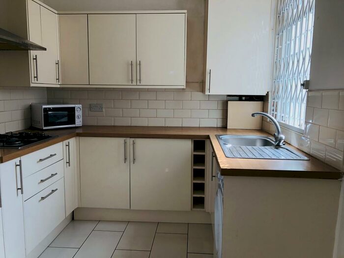 4 Bedroom House To Rent In Strawberry Hill, Salford, M6