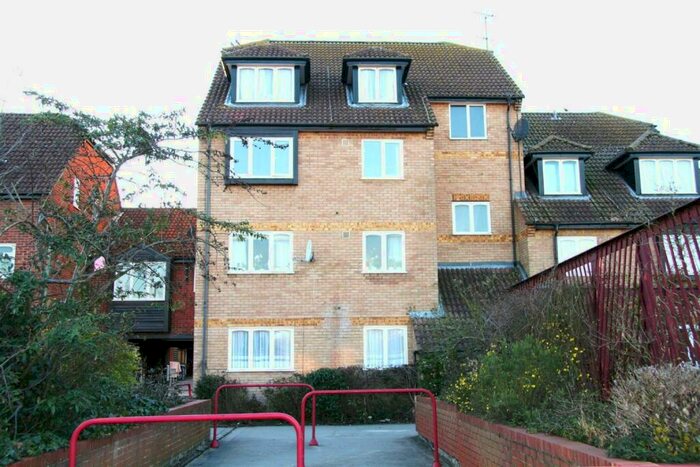 1 Bedroom Apartment To Rent In Springwood Crescent, Edgware, Greater London, HA8