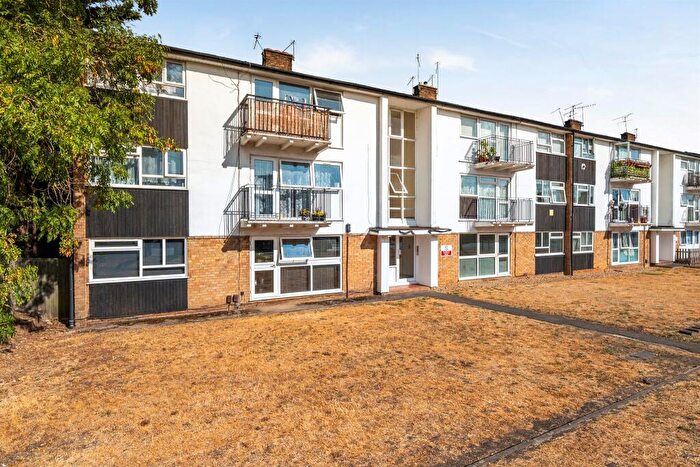 2 Bedroom Apartment For Sale In Cookham Road, Maidenhead, SL6