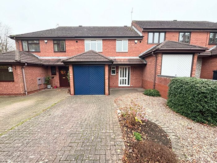 3 Bedroom Town House To Rent In Talgarth Close, Oakwood, Derby, DE21