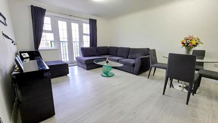 2 Bedroom Flat For Sale In Harper Close, Grays, RM16