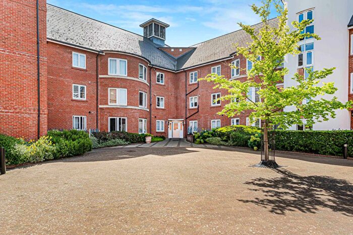 2 Bedroom Flat For Sale In Quakers Court, Abingdon, OX14