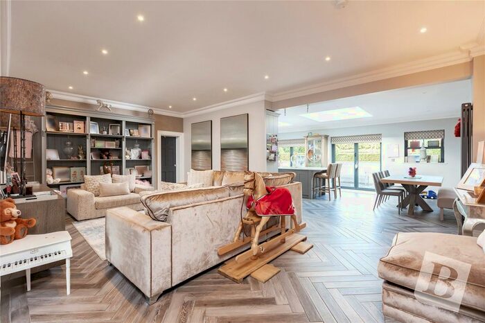 3 Bedroom Link Detached House To Rent In Colmar Farm, Weald Park Way, Brentwood, CM14