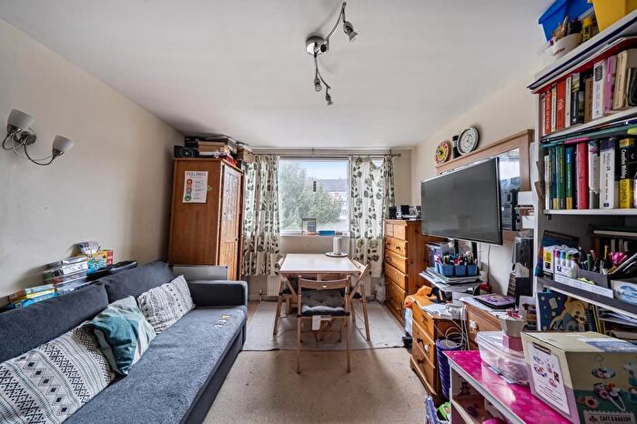 1 Bedroom Flat For Sale In Sheen Road, Richmond, TW10