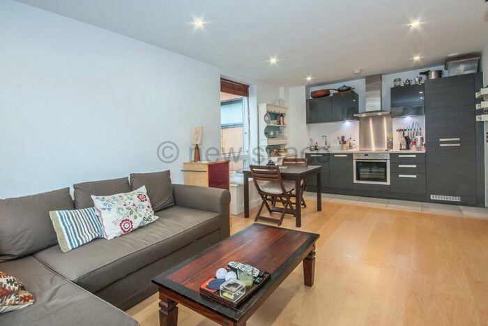 1 Bedroom Flat To Rent In Canal Wharf, Kingsland Road, London, E8