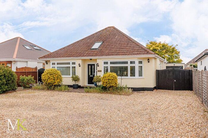 4 Bedroom Detached Bungalow For Sale In River Way, Christchurch, BH23