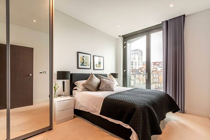 2 Bedroom Flat To Rent In Plaza Gardens, Putney, London, SW15