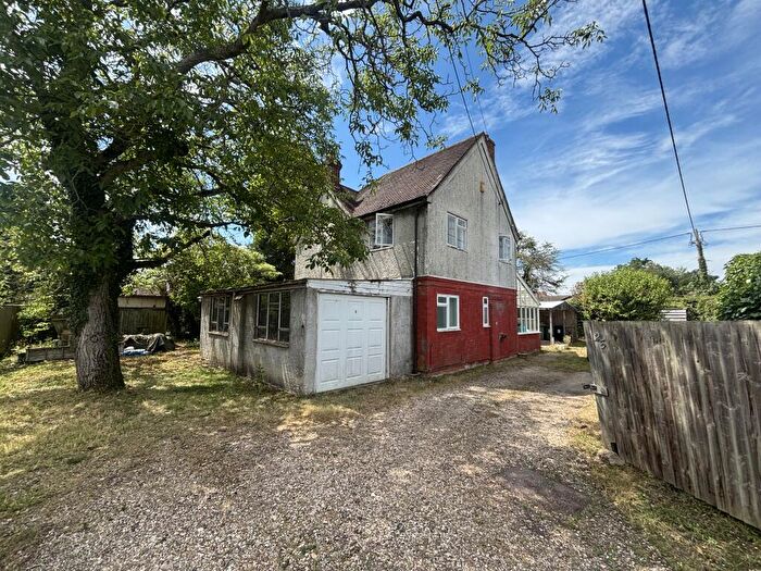 4 Bedroom Detached House For Sale In Franklin Avenue, Tadley, RG26