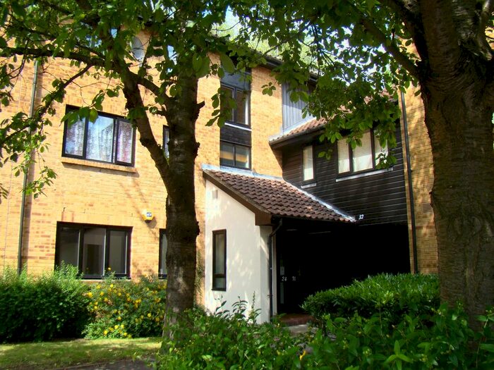 Studio To Rent In Tanglewood Way, Feltham, TW13