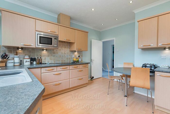 5 Bedroom Detached House For Sale In Chanctonbury Way, Crawley, RH11