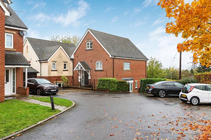 2 Bedroom Flat For Sale In Coles Court, Yarnells Hill, OX2