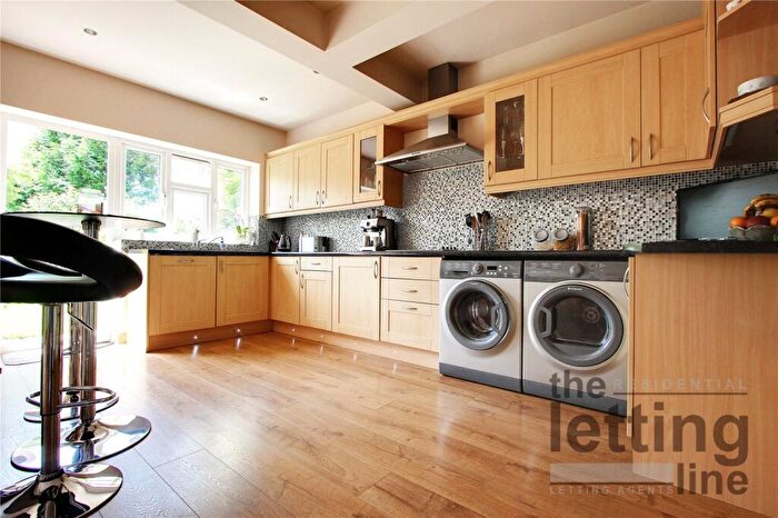 4 Bedroom Semi-Detached House To Rent In Fillebrook Avenue, Enfield, EN1