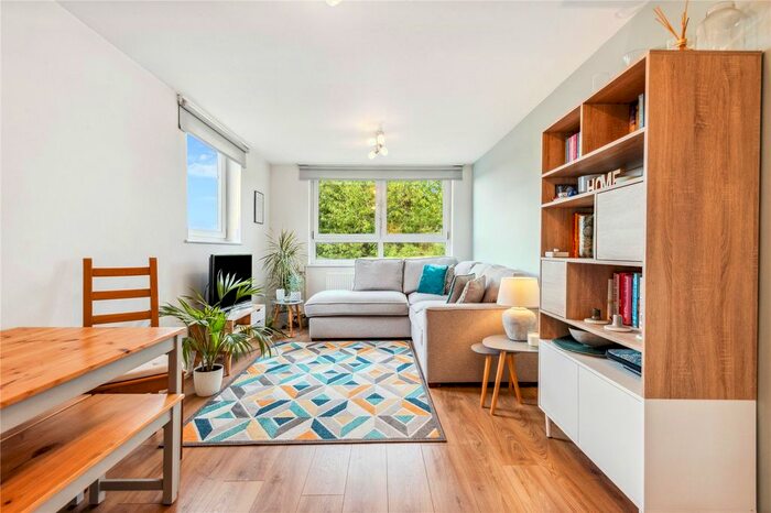 1 Bedroom Flat To Rent In Kingham Close, Earlsfield, SW18