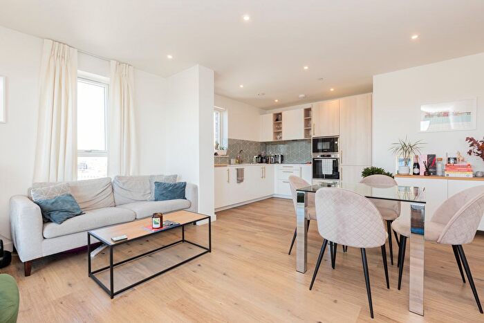 2 Bedroom Flat To Rent In Alington House, Highgate, N8