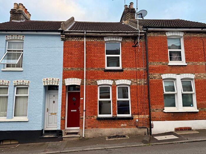 2 Bedroom Terraced House For Sale In Otway Street, Chatham, Kent, ME4