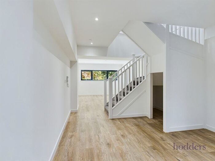 1 Bedroom Flat To Rent In London Road, Staines-Upon-Thames, Surrey, TW18