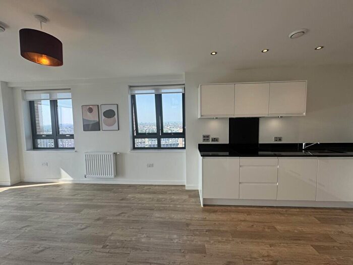 1 Bedroom Flat To Rent In Viscount House, Lakeside Drive Regency Heights, Park Royal, London, NW10