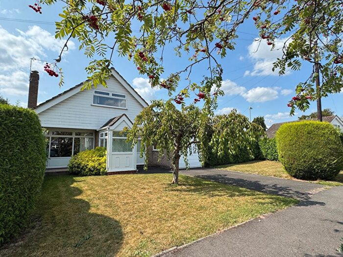 4 Bedroom Detached Bungalow For Sale In Kineton Road, Kenilworth, CV8