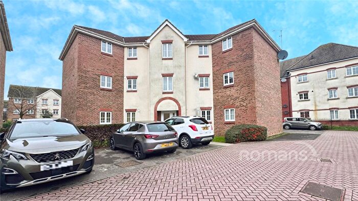 2 Bedroom Flat For Sale In Woodland Walk, Aldershot, Hampshire, GU12