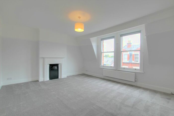3 Bedroom Flat To Rent In Richmond Road (), Twickenham, TW1