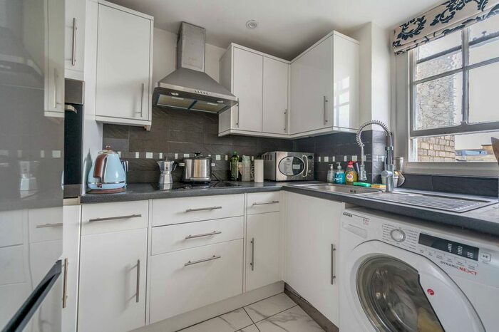 1 Bedroom Flat To Rent In Queensway, Bayswater, London, W2