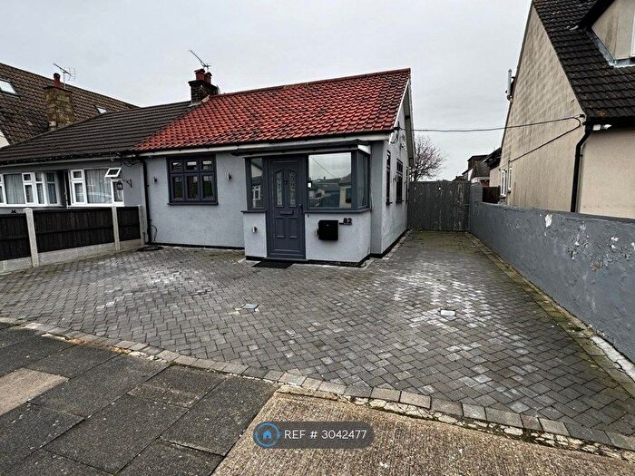 2 Bedroom Bungalow To Rent In Briscoe Road, Rainham, RM13