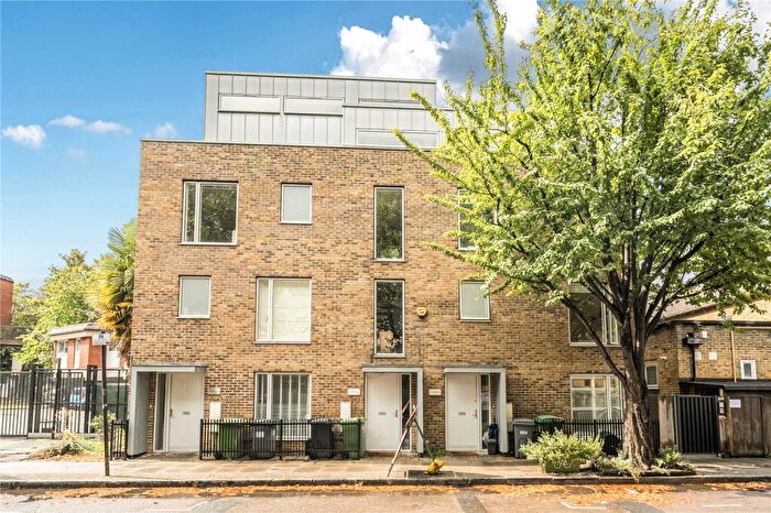 2 Bedroom Apartment For Sale In Trinity House Crayford Road, London, N7