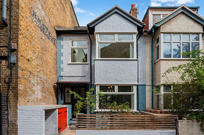 2 Bedroom Maisonette To Rent In Leighton Place, London, NW5