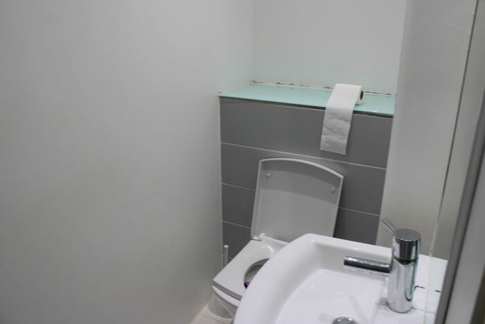 1 Bedroom Flat For Sale In Lilycroft Road, Bradford, BD9