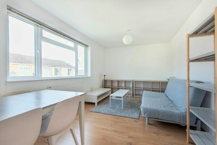 1 Bedroom Flat To Rent In Little Dimocks, London, SW12