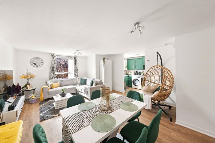 2 Bedroom Flat For Sale In Admiralty Close, West Drayton, UB7