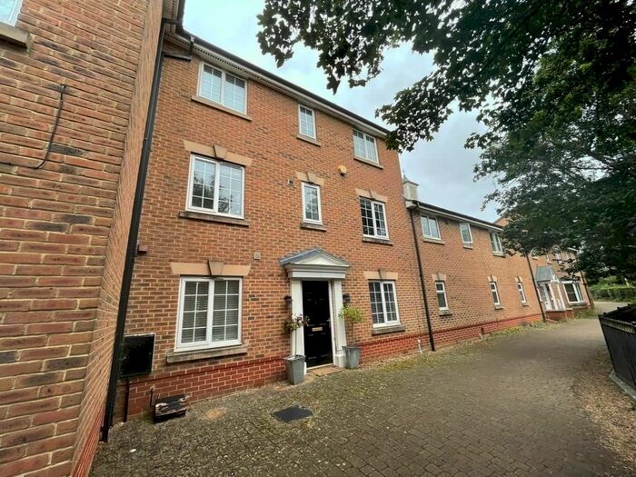 4 Bedroom Town House To Rent In Queen Elizabeth Drive, Taw Hill, SN25