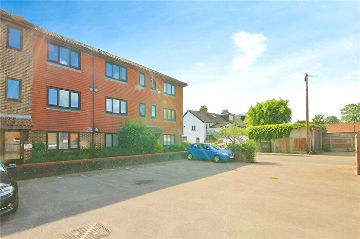 1 Bedroom Apartment To Rent In High Street, Addlestone, Surrey, KT15