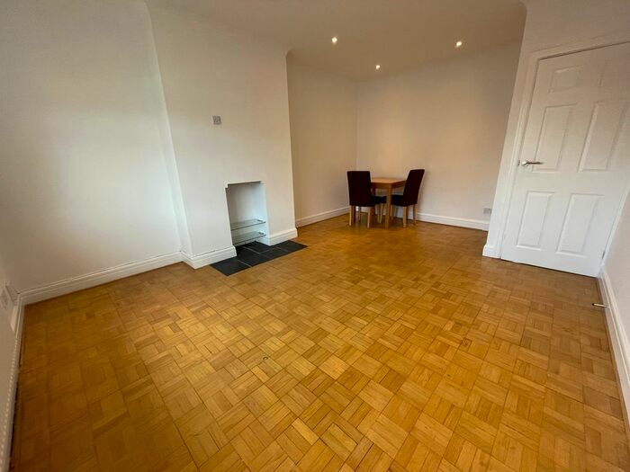 2 Bedroom Flat To Rent In Allensbank Road, Heath, CF14