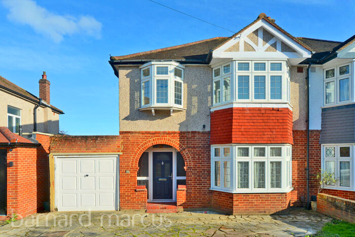 3 Bedroom House To Rent In Edenfield Gardens, Worcester Park, Surrey, KT4