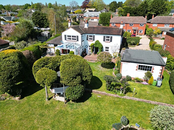 4 Bedroom Detached House For Sale In Fernhill Lane, Farnham, GU9