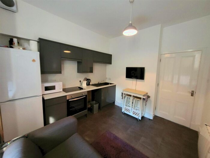 1 Bedroom Flat To Rent In Irvine Place, City Centre, Aberdeen, AB10