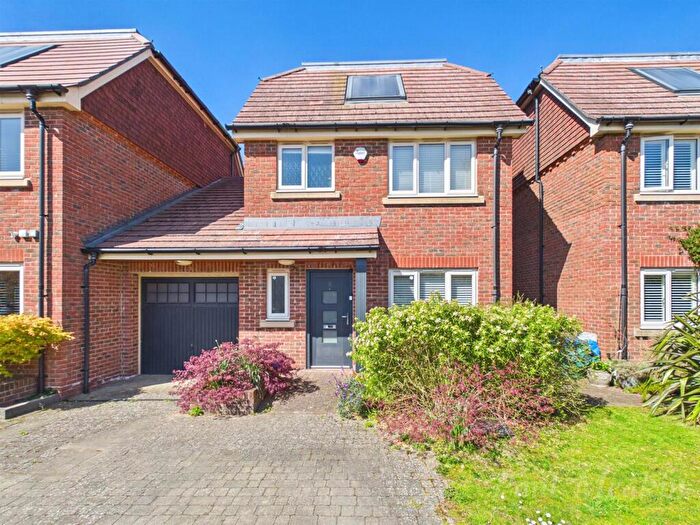 4 Bedroom Detached House For Sale In Shelton Avenue, Warlingham, CR6