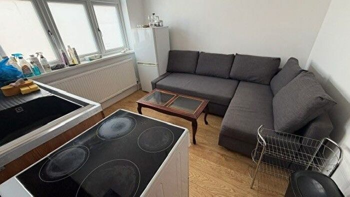 2 Bedroom Maisonette To Rent In Penbury Ave, Norwood Green, UB2