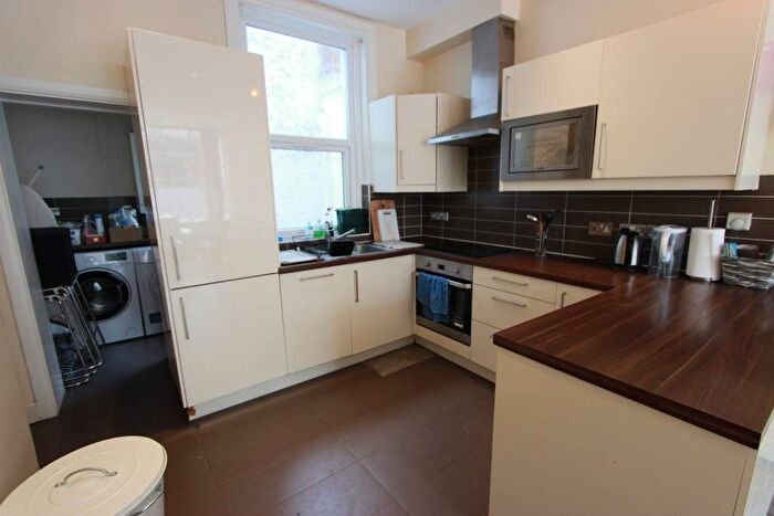 4 Bedroom Flat To Rent In Cleveland Street, London, W1T