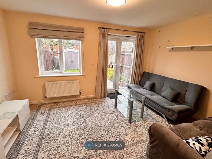 3 Bedroom Semi Detached House To Rent In Frank Birchill Close, Manchester, M40