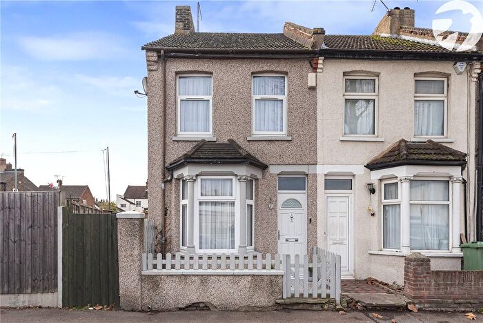 3 Bedroom End Terrace House For Sale In Eynsford Road, Greenhithe, Kent, DA9