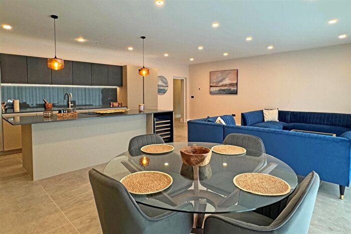 2 Bedroom Apartment To Rent In Furze Hill, Kingswood, KT20
