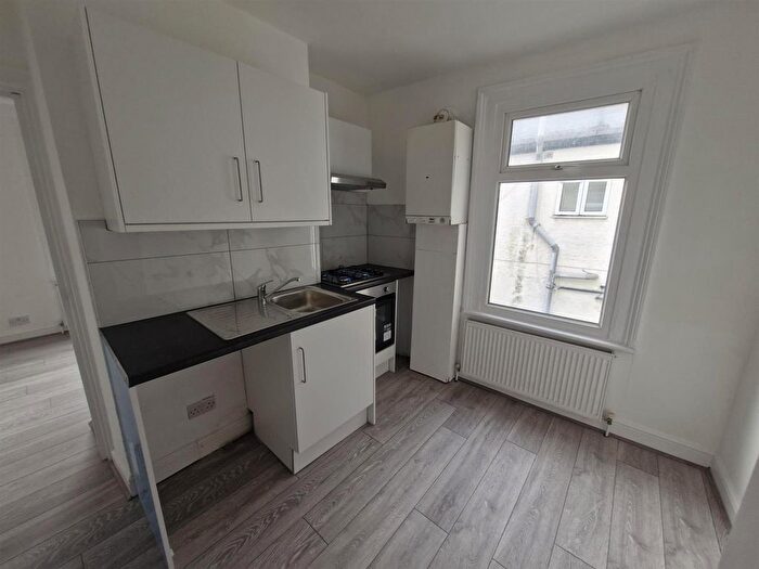 Studio To Rent In Park Lane, London, N17