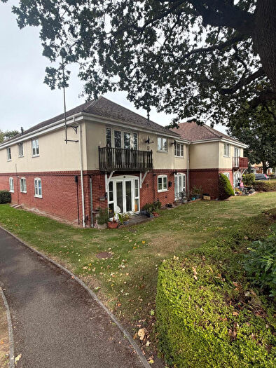 2 Bedroom Flat To Rent In Wimborne Road, Bournemouth, BH10