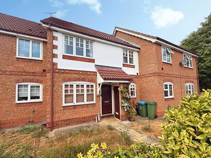 1 Bedroom Terraced House For Sale In Holly Drive, Aylesbury, HP21