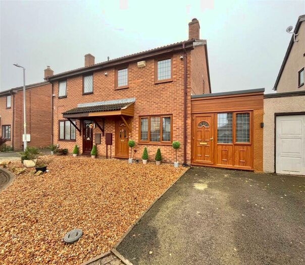 3 Bedroom Semi-Detached House To Rent In Thornhill Close, Houghton Regis, Dunstable, LU5