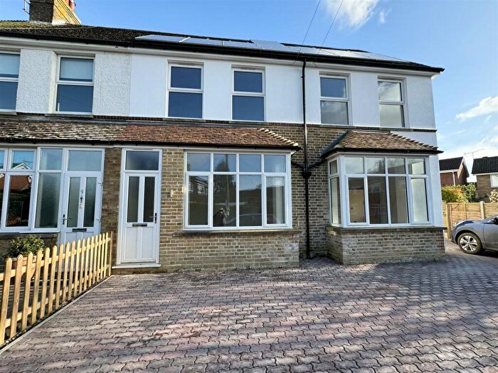 3 Bedroom Semi-Detached House To Rent In Forge Meadow, Harrietsham, ME17