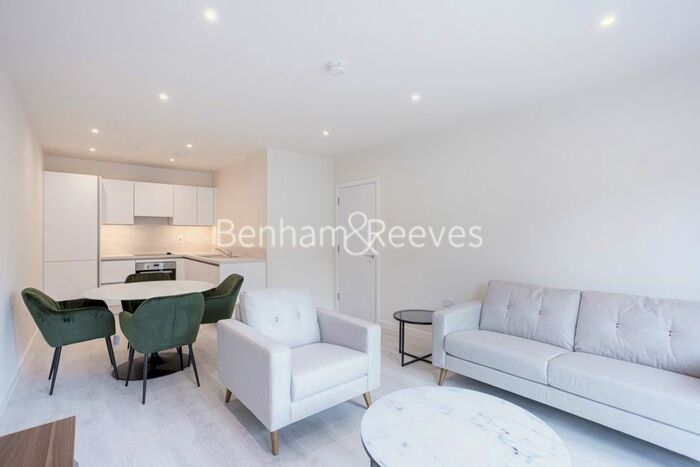 1 Bedroom Flat To Rent In Inglis Way, Hampstead, NW7