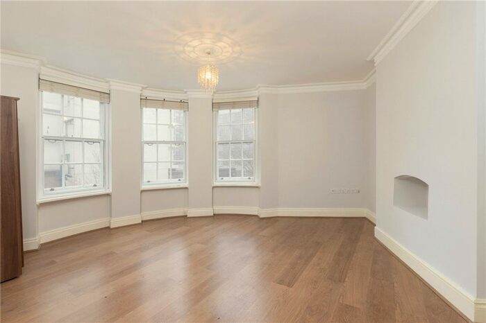 3 Bedroom Flat To Rent In George Street, Marylebone, London, W1H